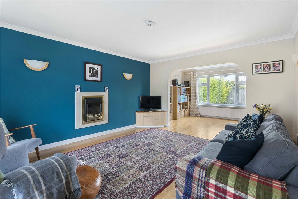 Property photo 3 of 27 Broomhill Drive 1