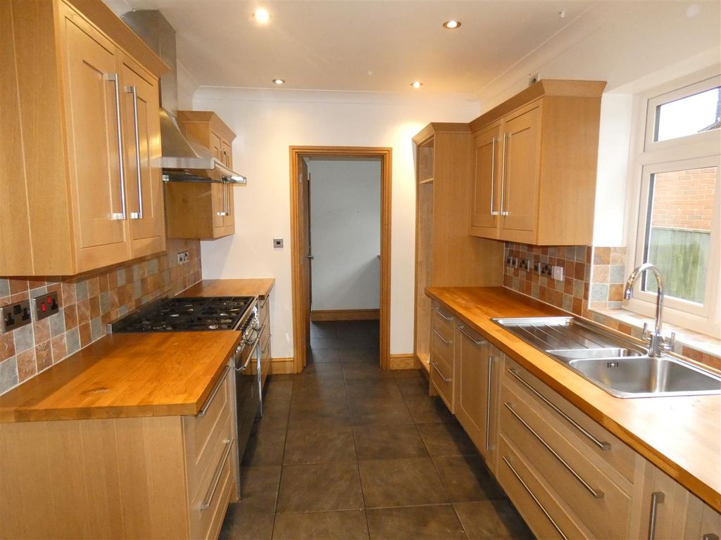 Property photo 3 of 29 Kitchen