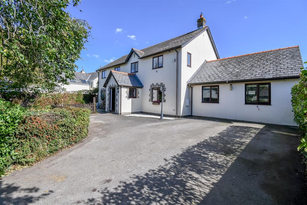 Property photo 2 of 37