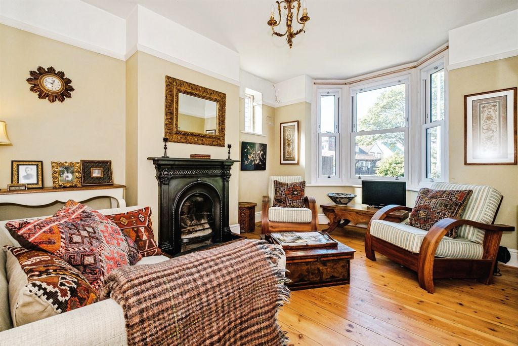 Property photo 2 of 12