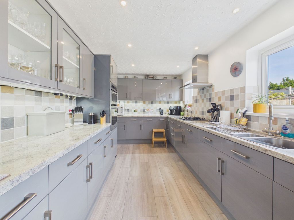 Property photo 2 of 21