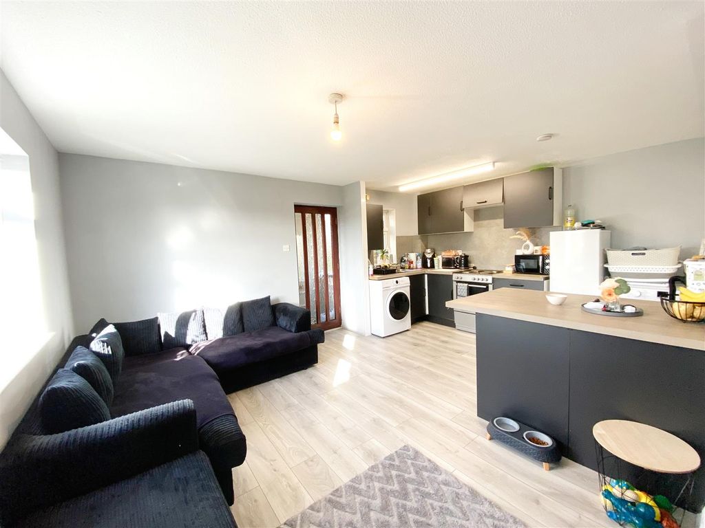 Property photo 3 of 7 Img_2835.Jpg