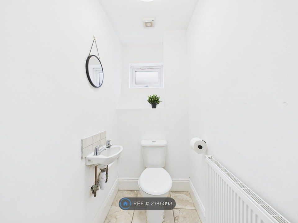 Additional image 25 of 4 bed semi-detached house to rentSaxon Way, Wychbold, Droitwich WR9