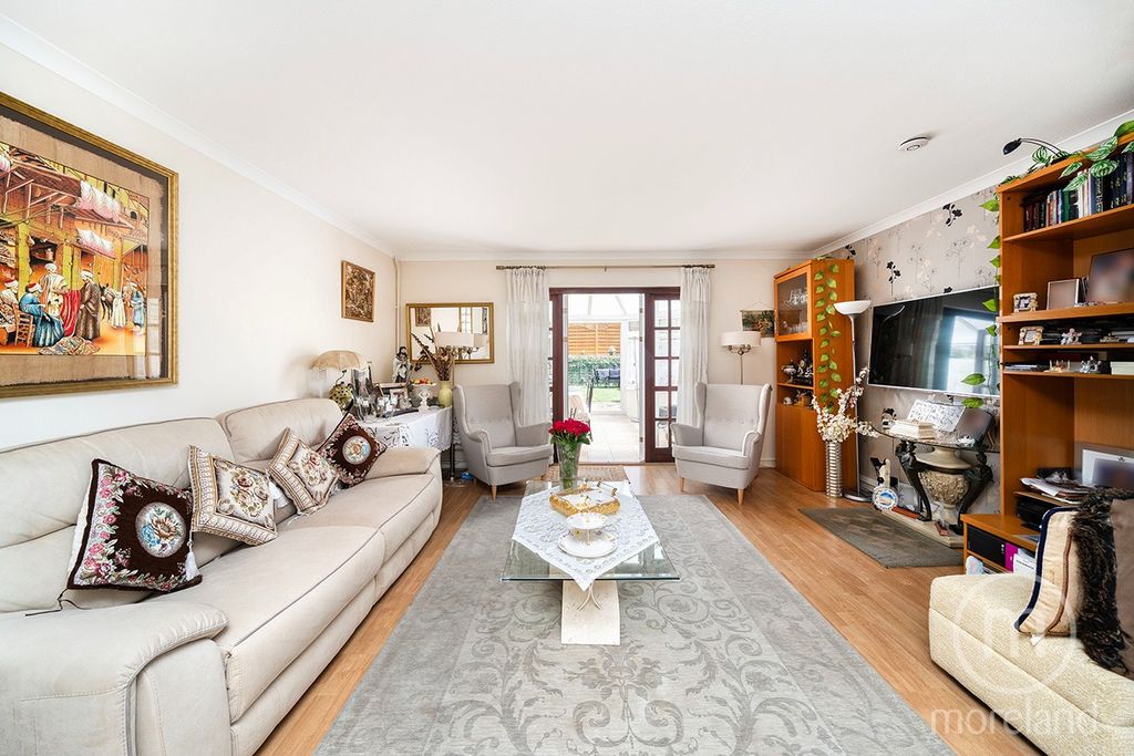 Property photo 2 of 11 5173183