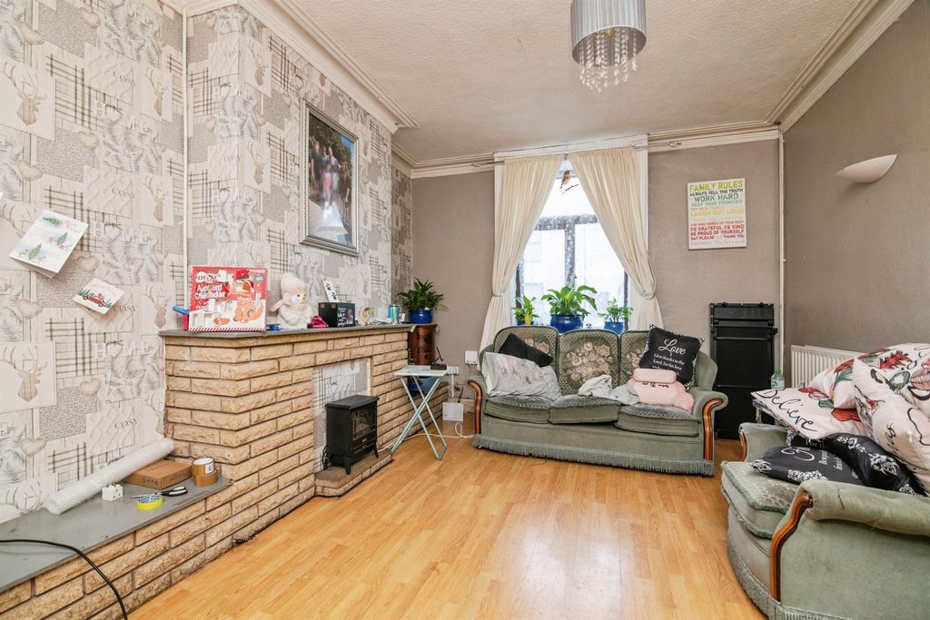 Property photo 3 of 14