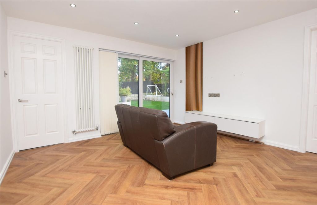 Property photo 3 of 31 Lounge Diner.Jpg