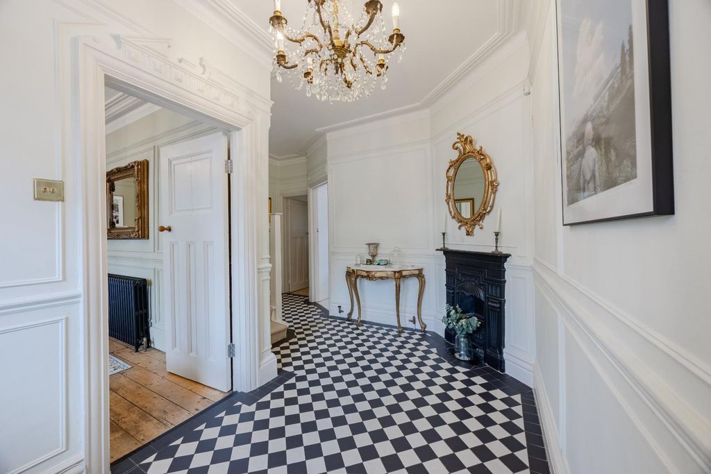 Property photo 2 of 39 Entrance