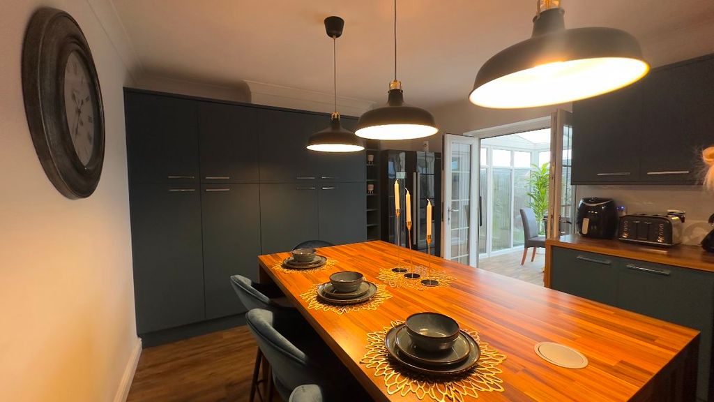 Property photo 2 of 40