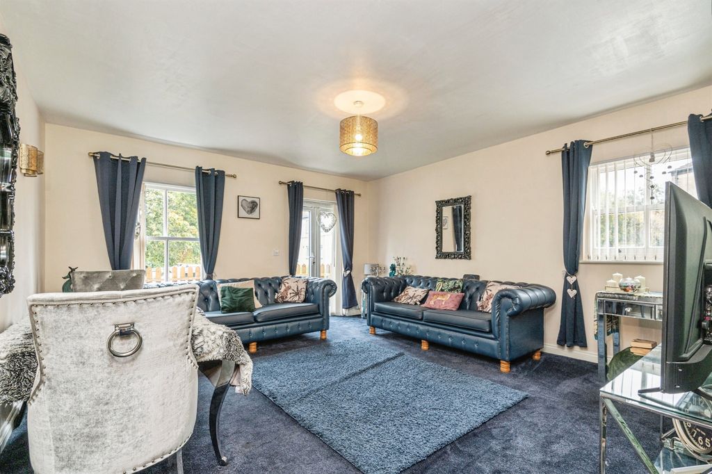 Property photo 2 of 16