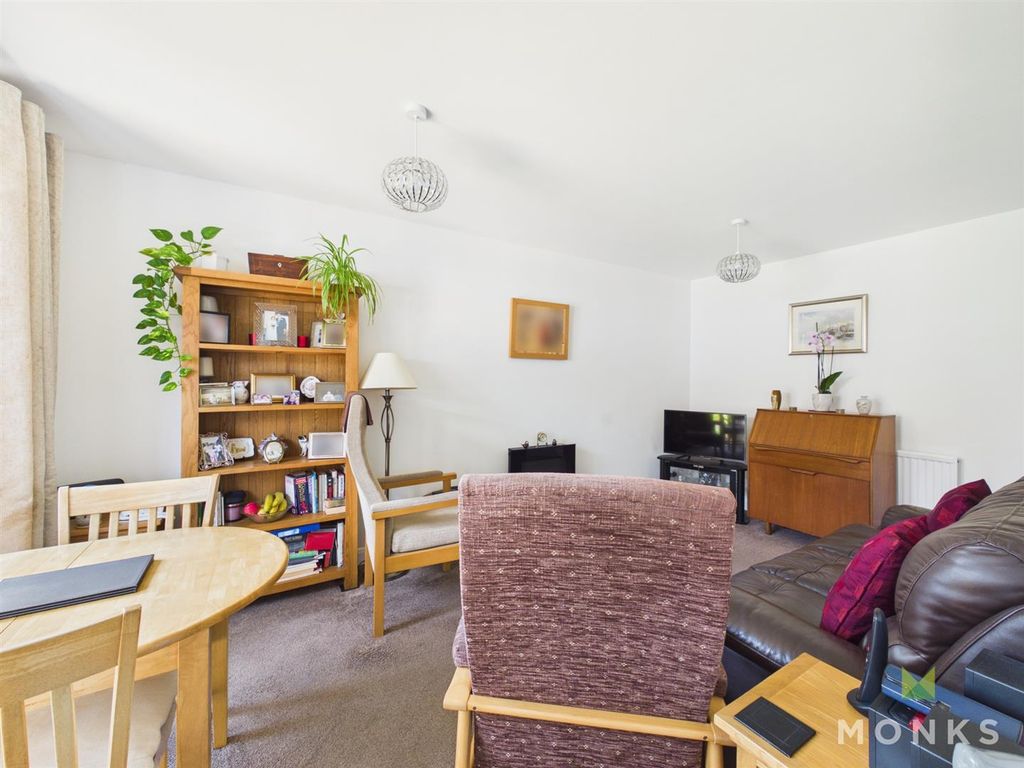 Property photo 3 of 12 Cam01420G0-Pr0960-Still008.Jpg