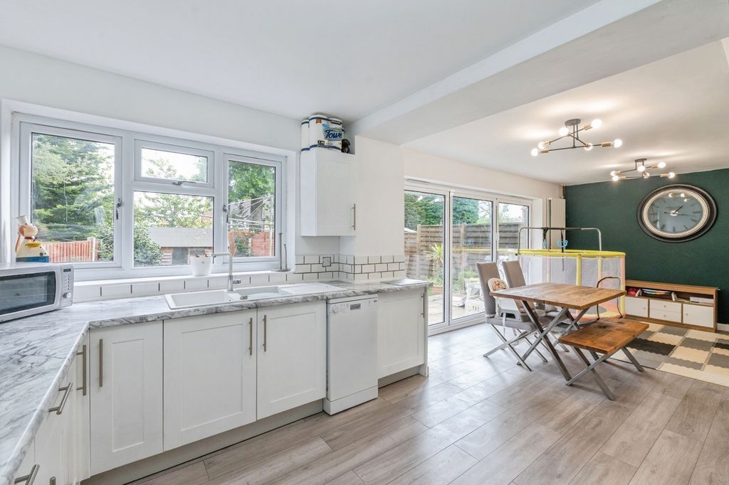 Property photo 1 of 19 Kitchen Diner