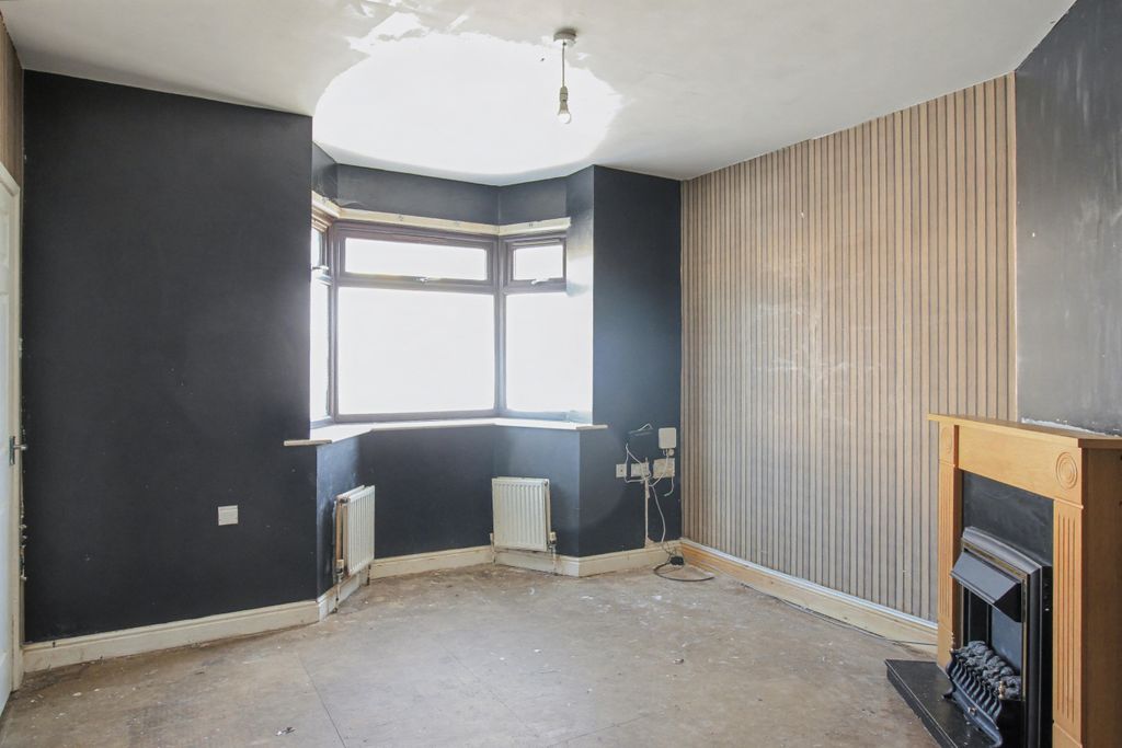 Property photo 2 of 15 1 Newbald Grove, North Hull Estate, Hull, East Yorkshire, Hu6 8Jr