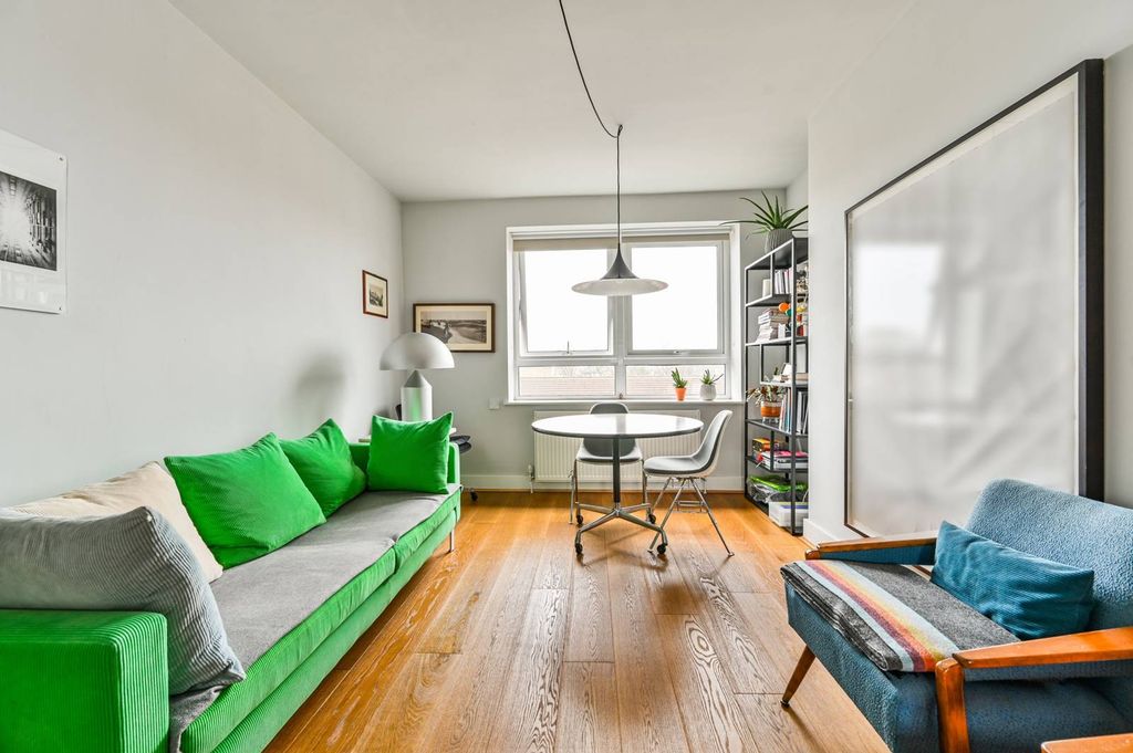 Property photo 2 of 12