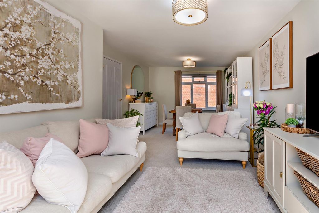 Property photo 1 of 20 8693235-Interior14-800.Jpg