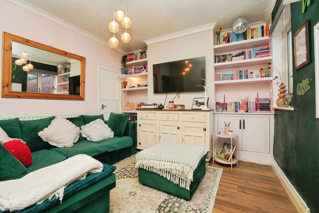 Property photo 3 of 10 Pbox-Img.Jpg