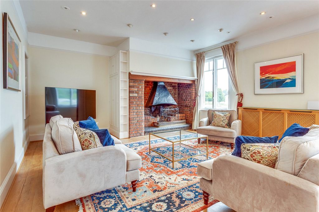 Property photo 2 of 15 Living/Dining Room