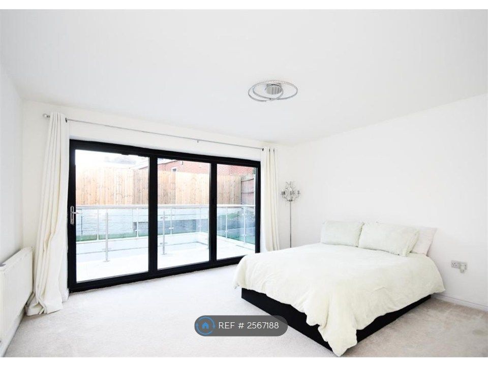 Property photo 3 of 6