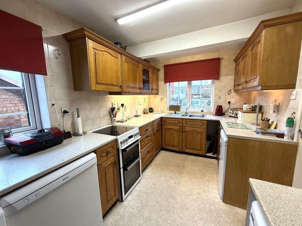 Property photo 3 of 13 27 Somerset Kit 4.Jpeg