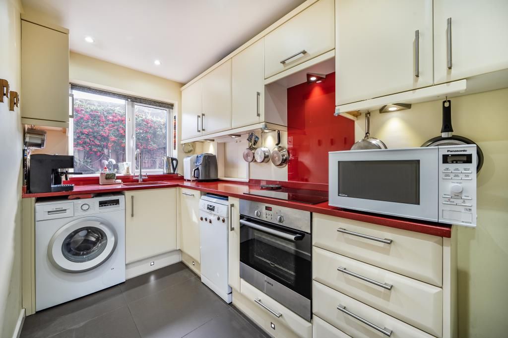 Property photo 3 of 14 Kitchen