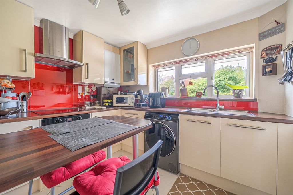 Property photo 2 of 13
