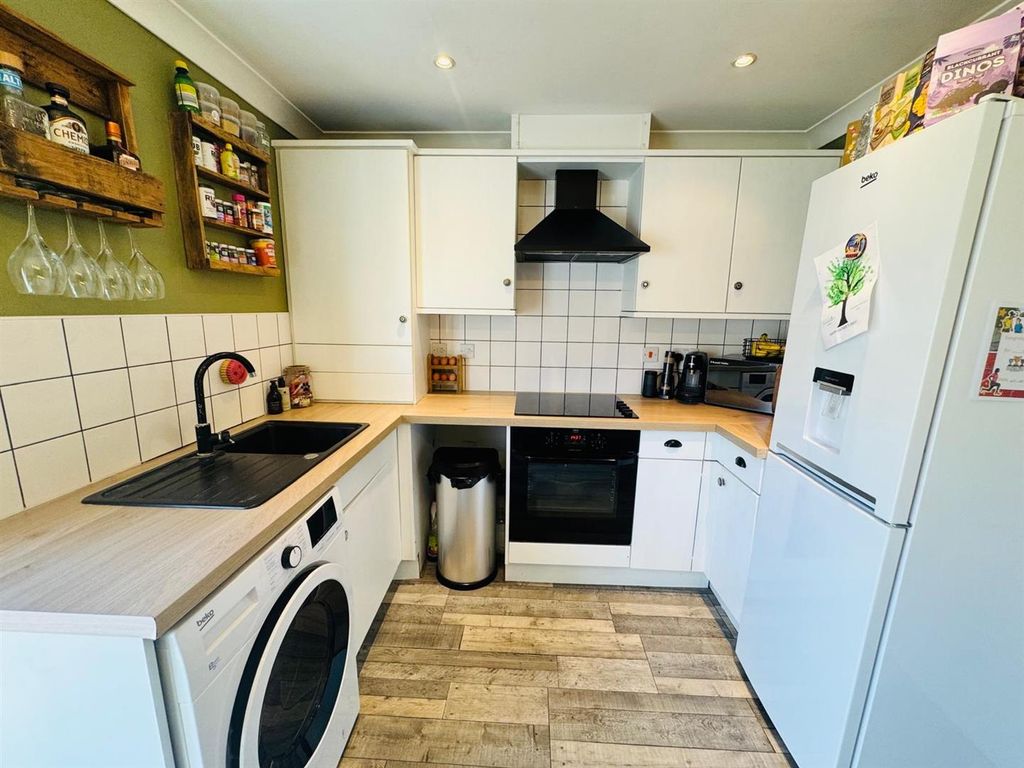 Property photo 3 of 15 Kitchen Diner