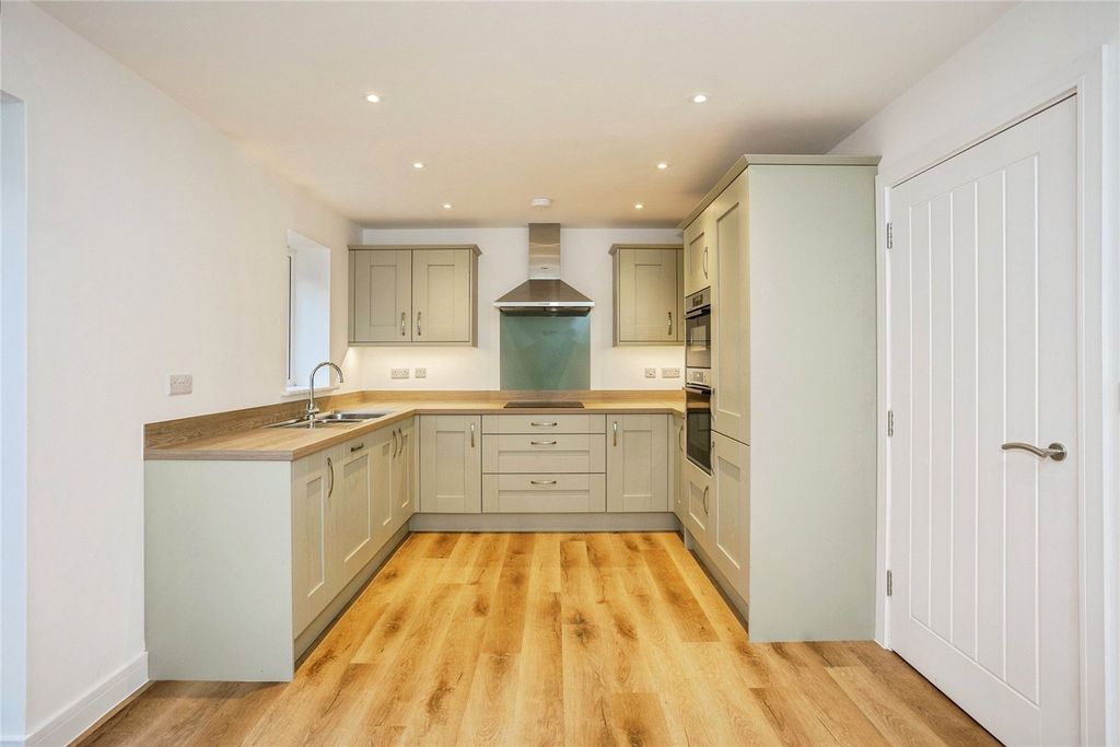 Property photo 3 of 16 Picture No. 13