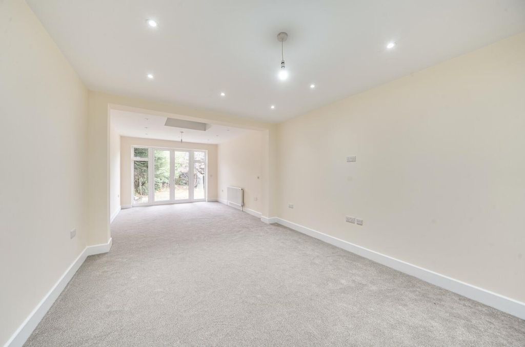 Property photo 3 of 11 -6A9Fcf31Bf3d3-l-1516703 (9).Jpg