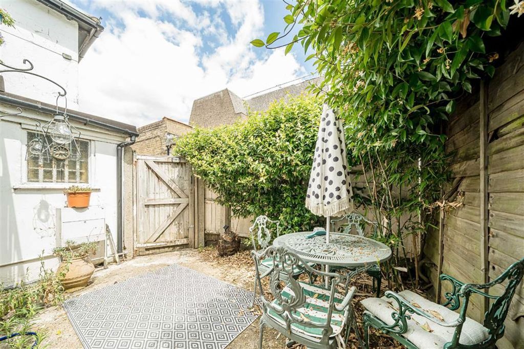 Property photo 1 of 3