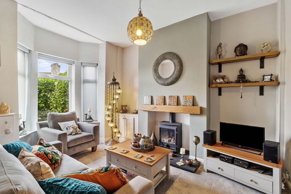 Property photo 2 of 20