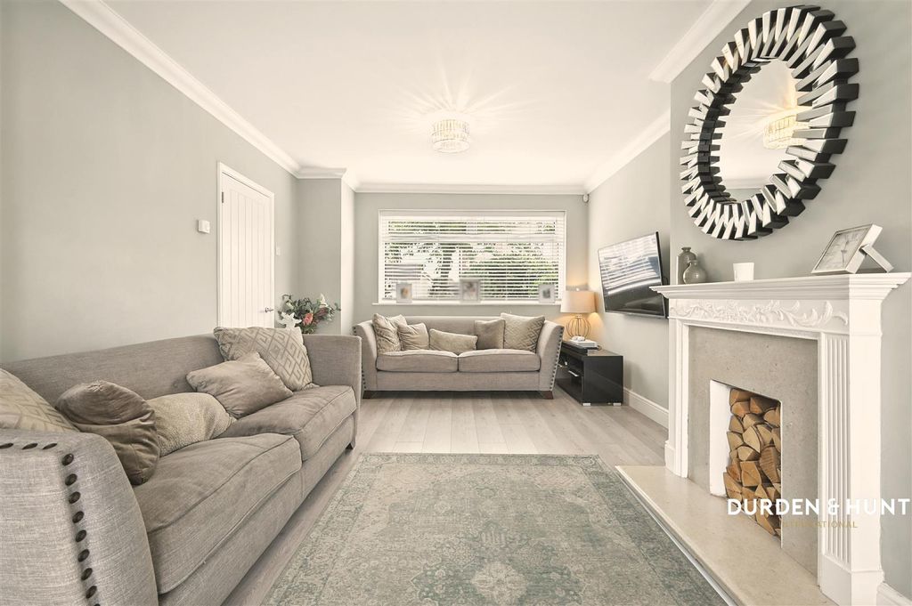 Property photo 2 of 23 Kenway