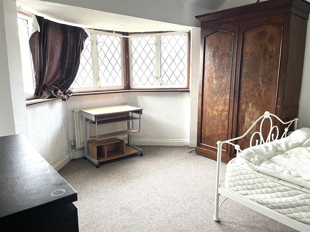 Property photo 3 of 8 Bedroom 1