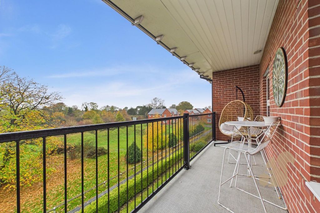 Property photo 3 of 15 Cam01659G0-Pr0644-Still025.Jpg