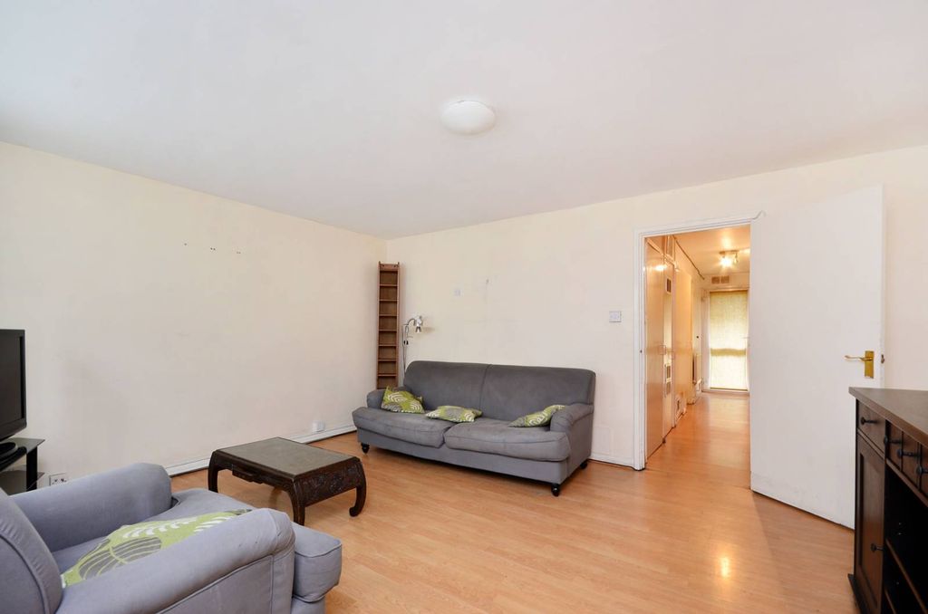 Property photo 2 of 9