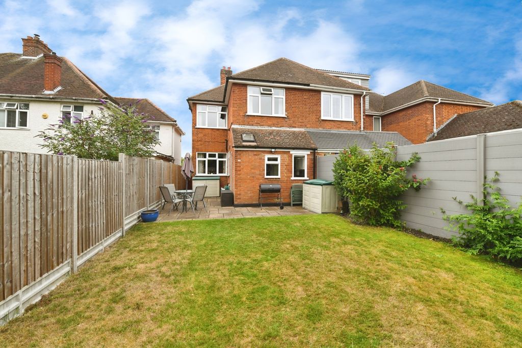 Property photo 2 of 18 Garden