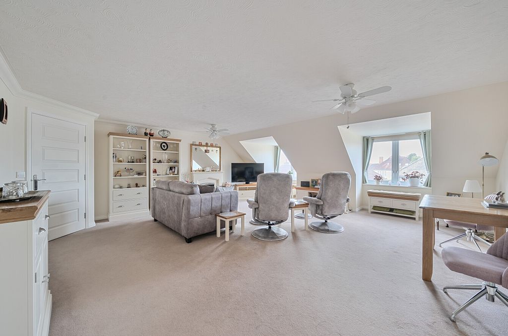 Property photo 2 of 15 1526711-7-6Aba456...