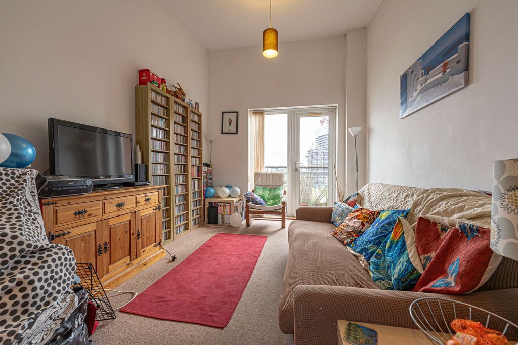 Property photo 3 of 18