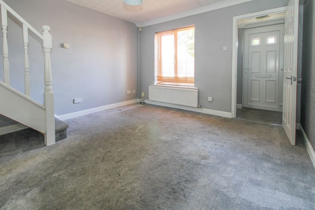 Property photo 3 of 10 Living Room