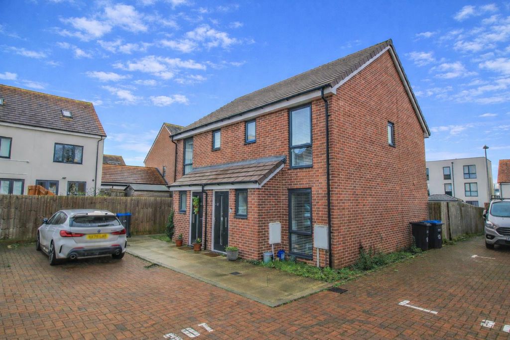 Property photo 1 of 11 Front.Png