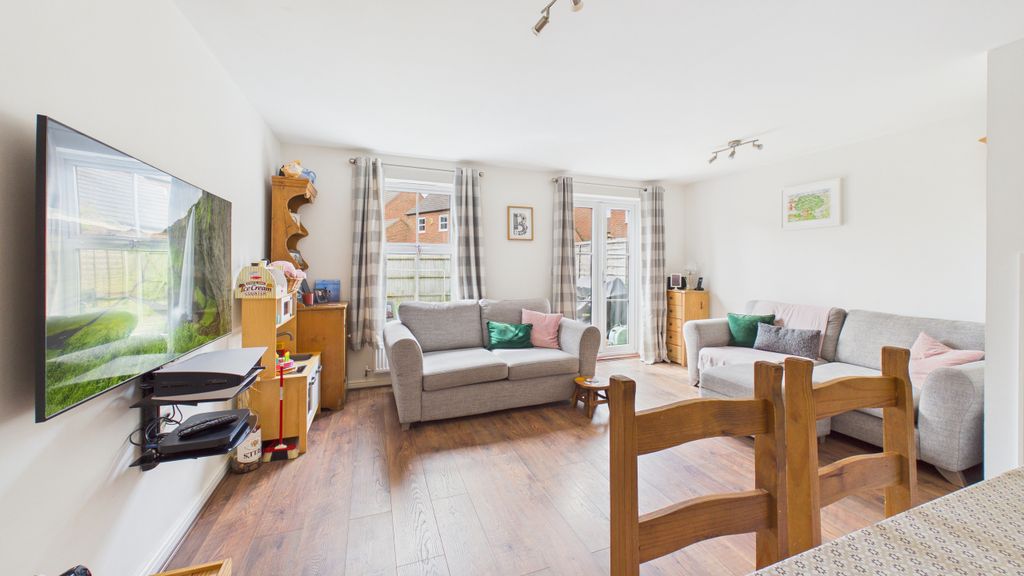 Property photo 3 of 16 Cam04968G0-Pr0117-Still009