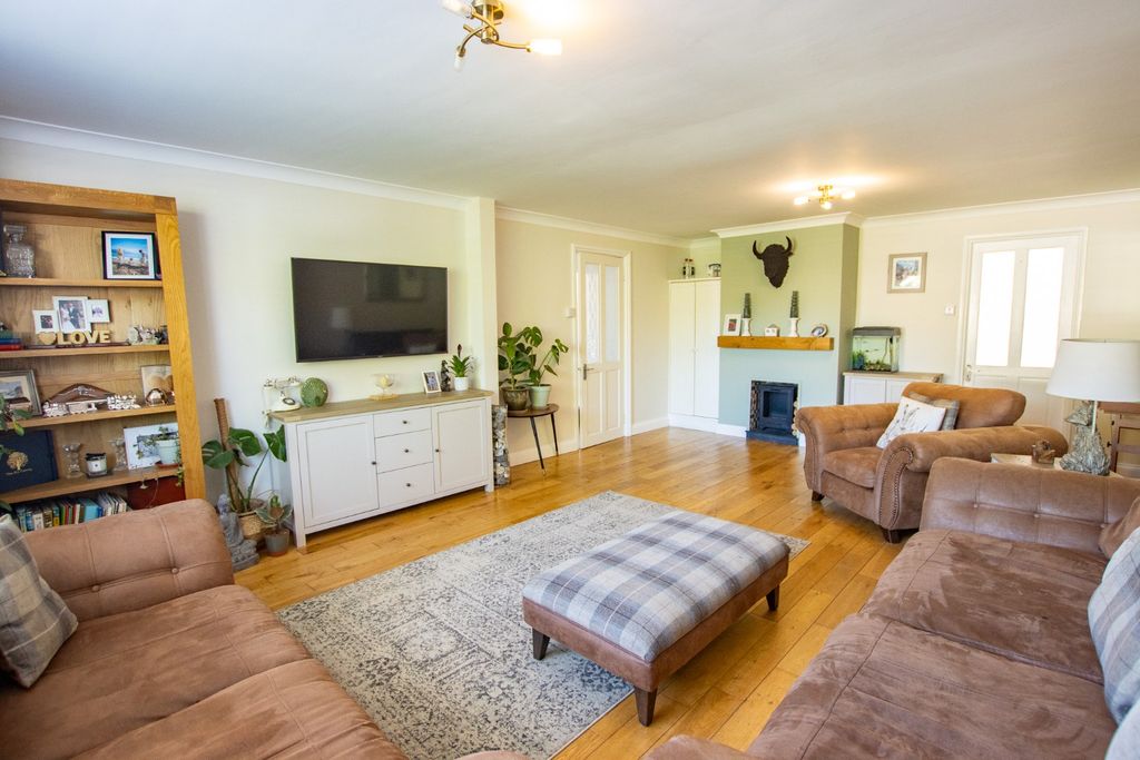 Property photo 2 of 25 4191592