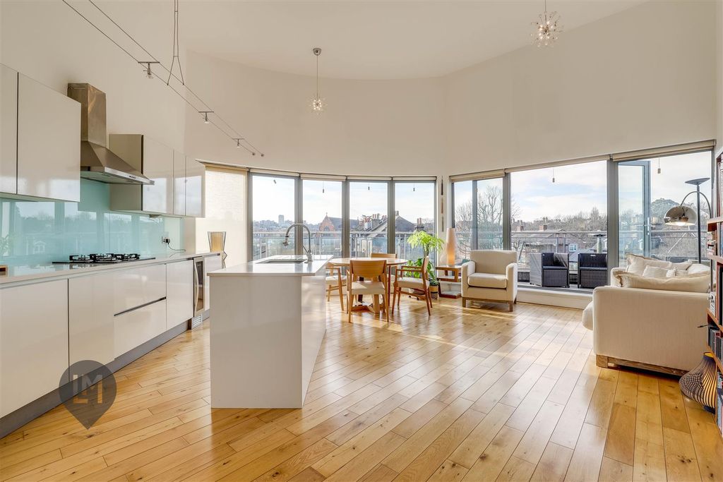 Property photo 2 of 9 Living/Dining/Kitchen