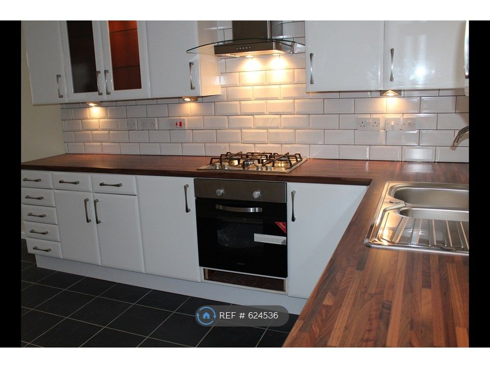 Property photo 2 of 8 Kitchen