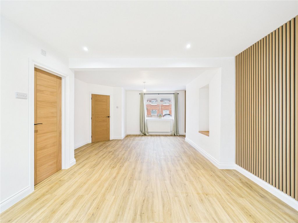 Property photo 1 of 23 Picture No. 05