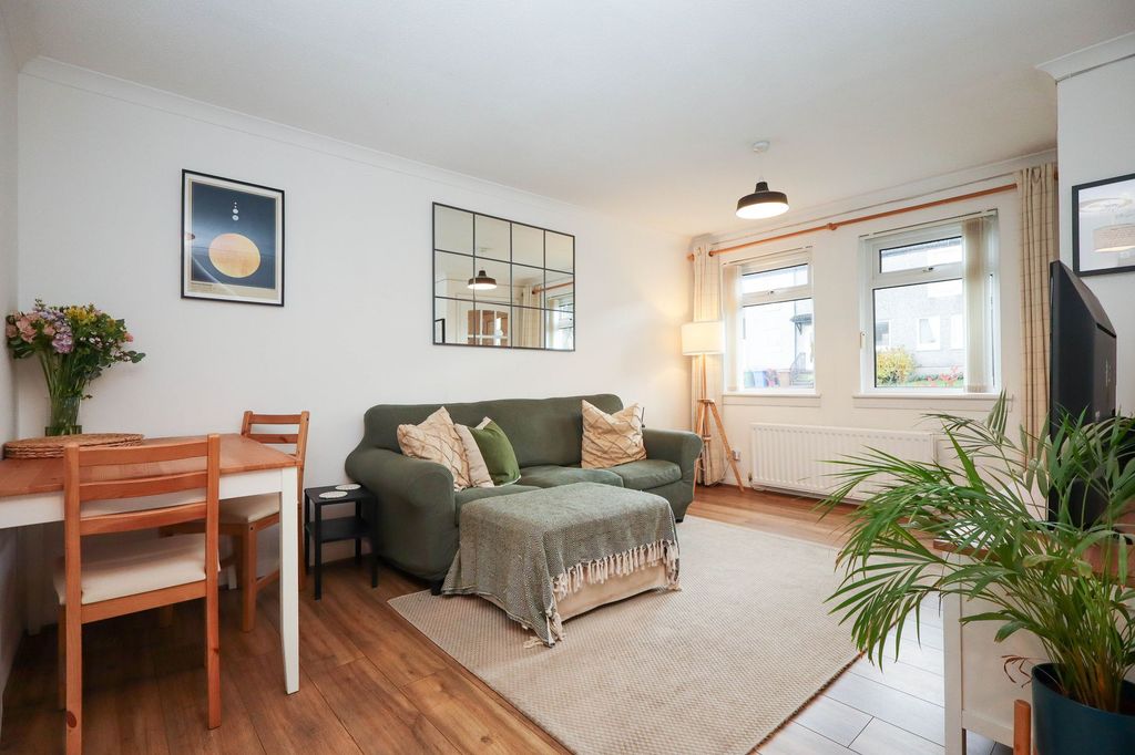 Property photo 2 of 27 Lounge