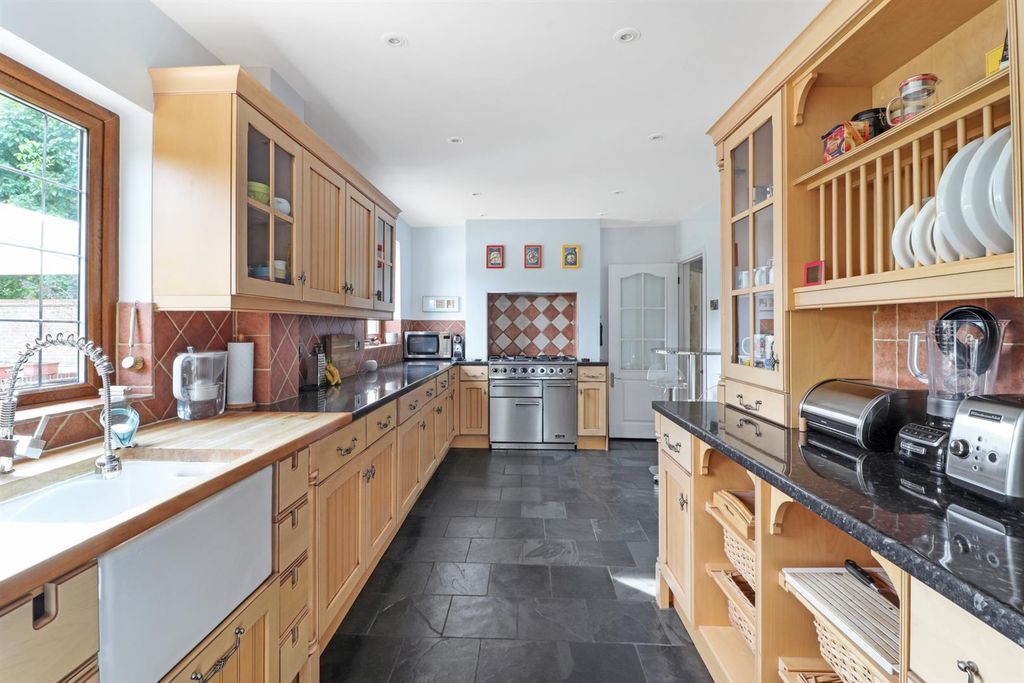 Property photo 3 of 14 14 Kitchen.Jpg