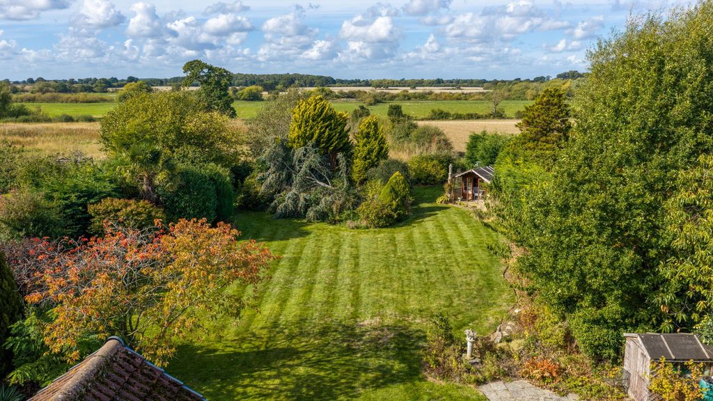Property photo 2 of 35