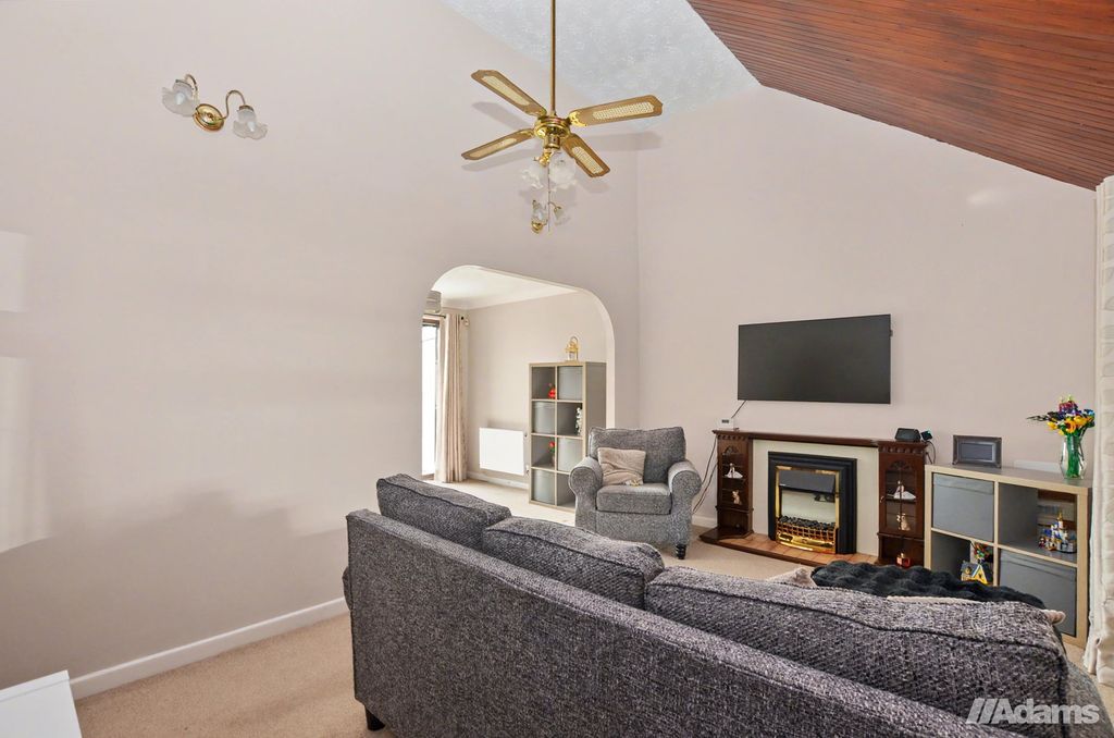 Property photo 3 of 21