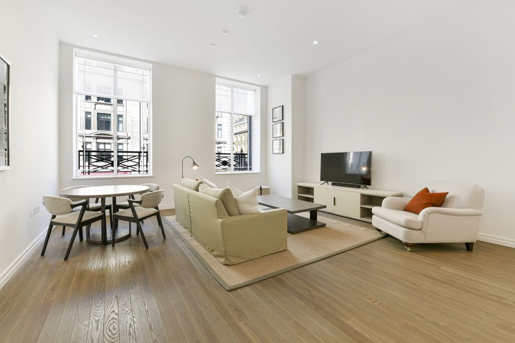 Property photo 1 of 24 Crown Estate, 101...