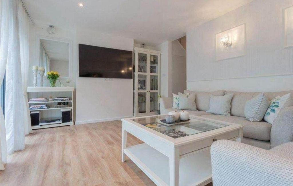 Property photo 3 of 5