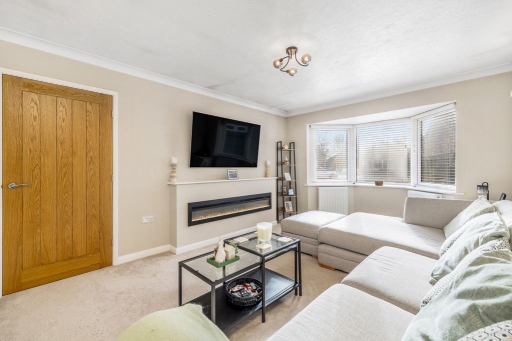 Property photo 2 of 25 12 Jackson Drive (Kirton)-15